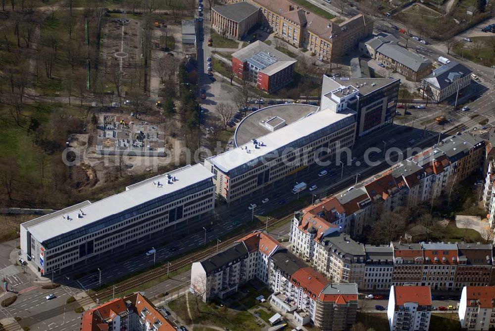 Aerial photograph Leipzig - Blick auf einen Büro- und Geschäftshauskomplex an der Prager Strasse in Leipzig - Reudnitz.