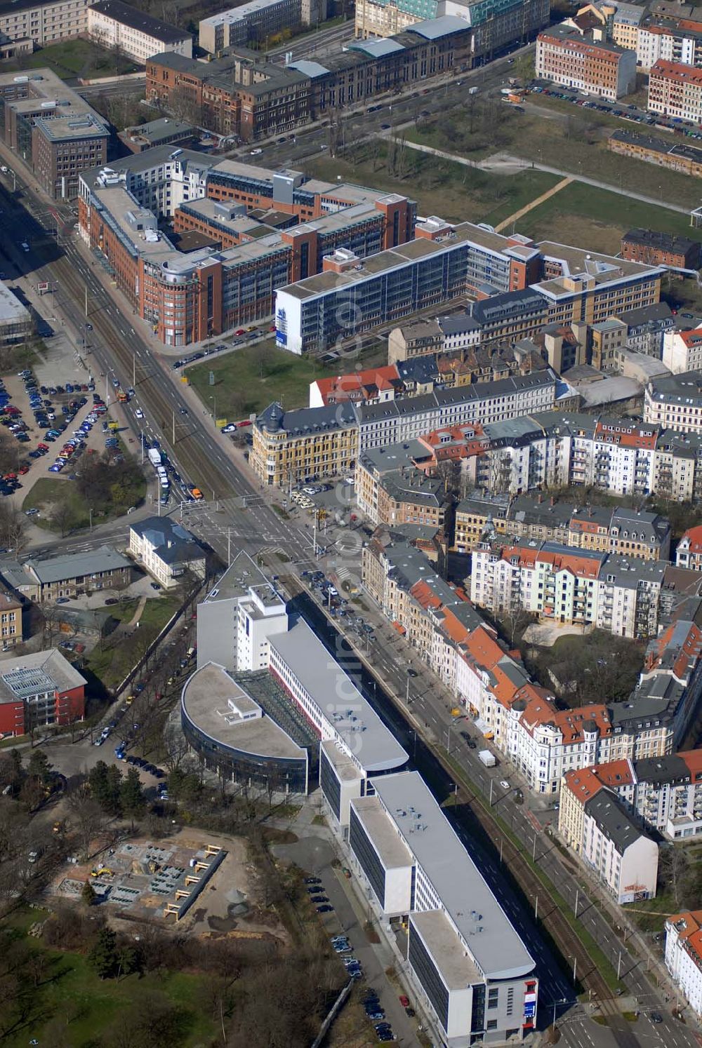 Leipzig from the bird's eye view: Blick auf einen Büro- und Geschäftshauskomplex an der Prager Strasse in Leipzig - Reudnitz.