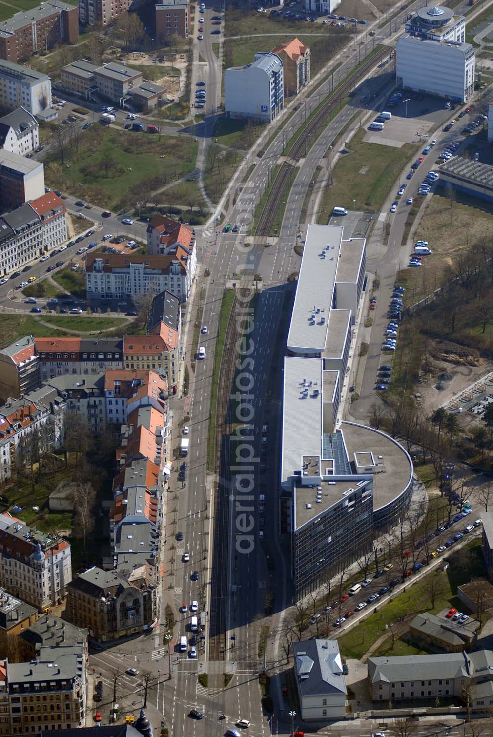 Aerial image Leipzig - Blick auf einen Büro- und Geschäftshauskomplex an der Prager Strasse in Leipzig - Reudnitz.