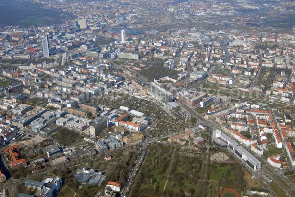 Aerial image Leipzig - Blick auf einen Büro- und Geschäftshauskomplex an der Prager Strasse in Leipzig - Reudnitz.