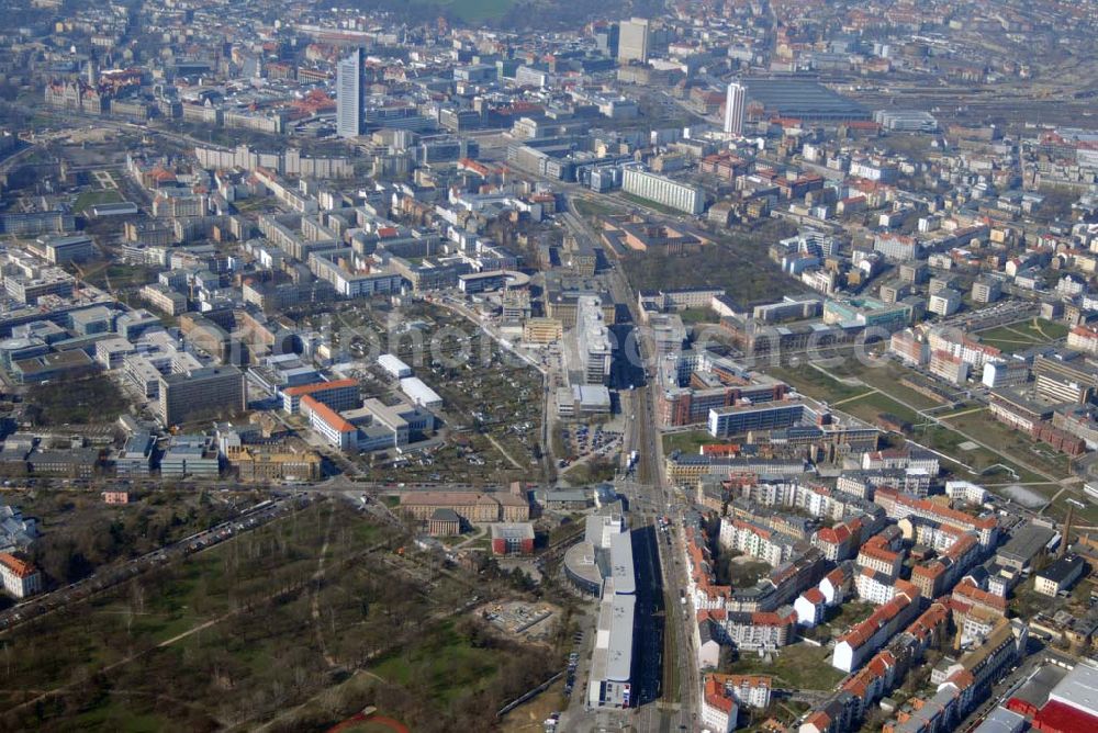 Aerial image Leipzig - Blick auf einen Büro- und Geschäftshauskomplex an der Prager Strasse in Leipzig - Reudnitz.