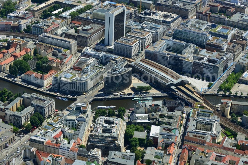 Aerial photograph Berlin Mitte - View of the completed office and commercial complex Spree triangle, surrounded by the Spree, and S-Bahnhof Friedrichstrasse