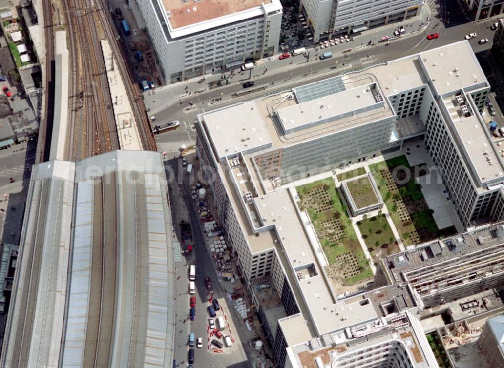 Aerial image Berlin - Büro- und Geschäftshausneubau am Bhf. Friedrichstraße - gegenüber dem IHZ in Berlin - Mitte. 08.07.02