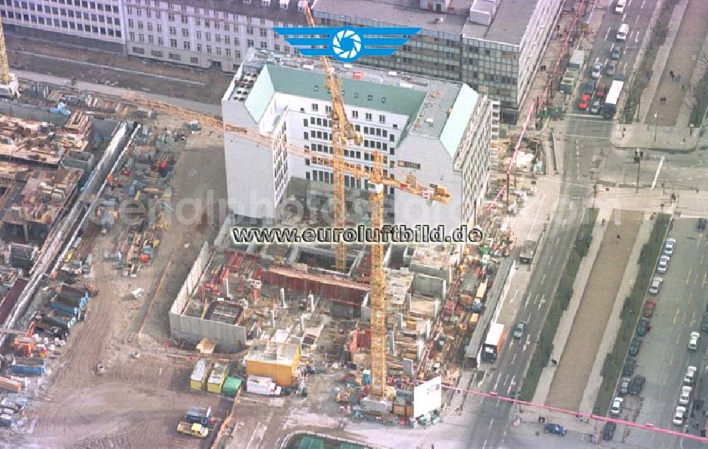 Aerial image Berlin - Büro- und Geschäftshausneubau am Brandenburger Tor in Berlin - Mitte.