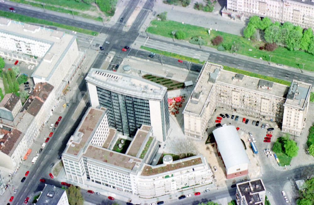 Berlin-Friedrichshain from above - Büro- und Geschäftshausneubau an der Karl-Marx-Allee / Str. der Pariser Kommune in Berlin-Friedrichshain.