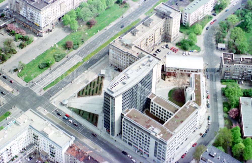 Aerial photograph Berlin-Friedrichshain - Büro- und Geschäftshausneubau an der Karl-Marx-Allee / Str. der Pariser Kommune in Berlin-Friedrichshain.