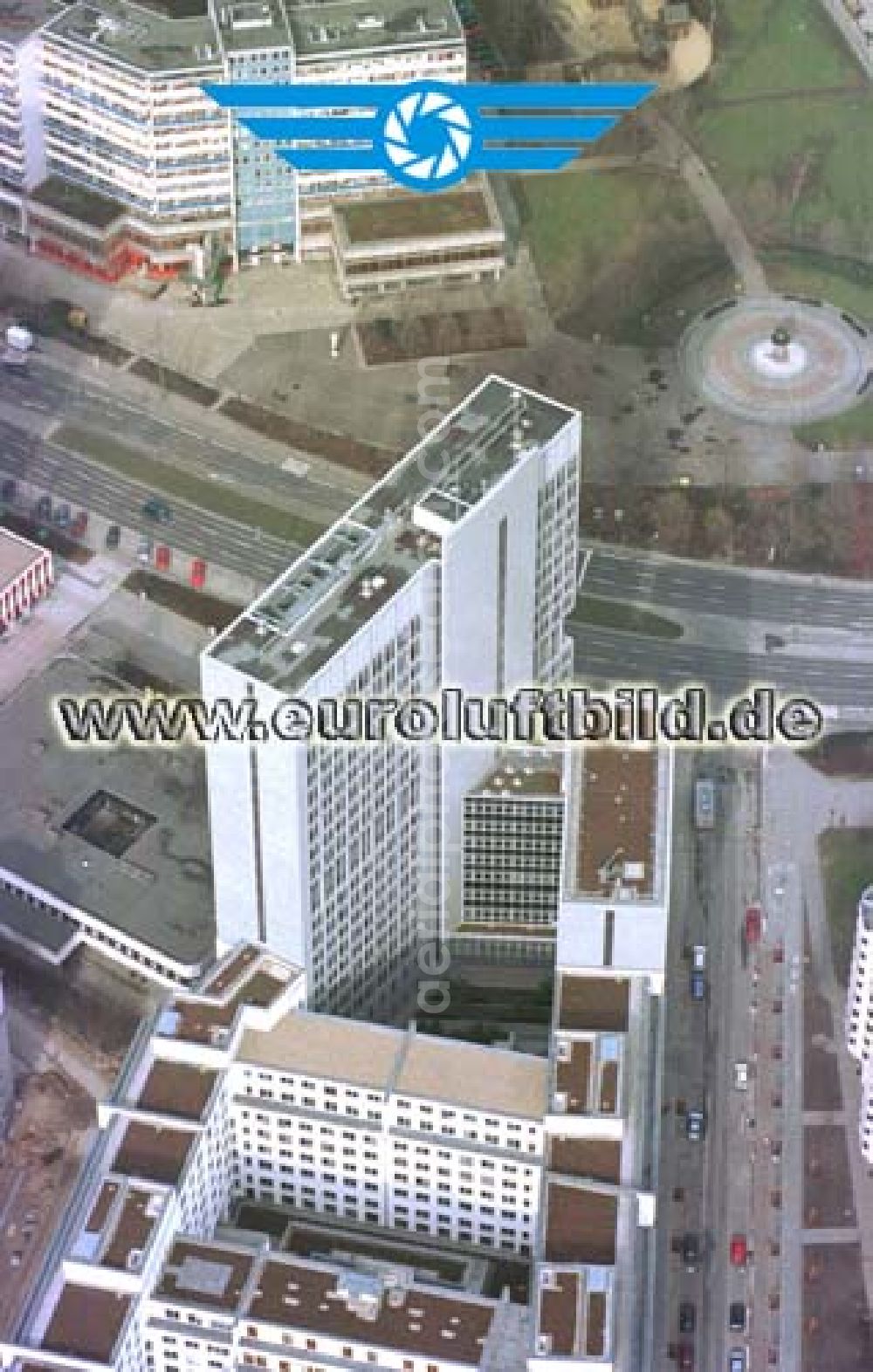 Berlin from the bird's eye view: Büro- und Geschäftshausneubau an der Leipziger Straße / Spittelmarkt in Berlin - Mitte.