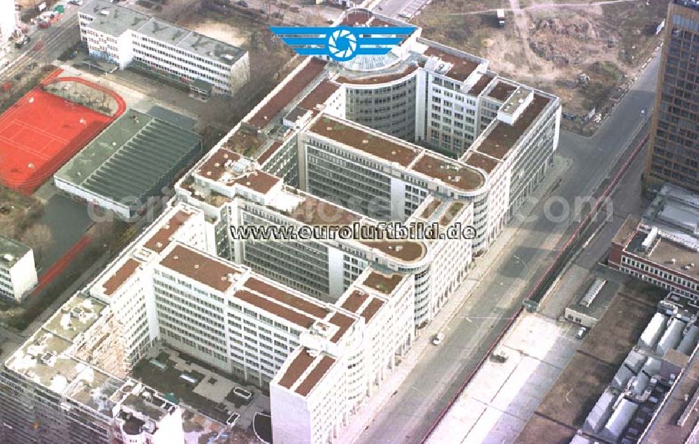 Berlin from the bird's eye view: Büro- und Geschäftshausneubau an der Schützenstraße in Berlin - Mitte.