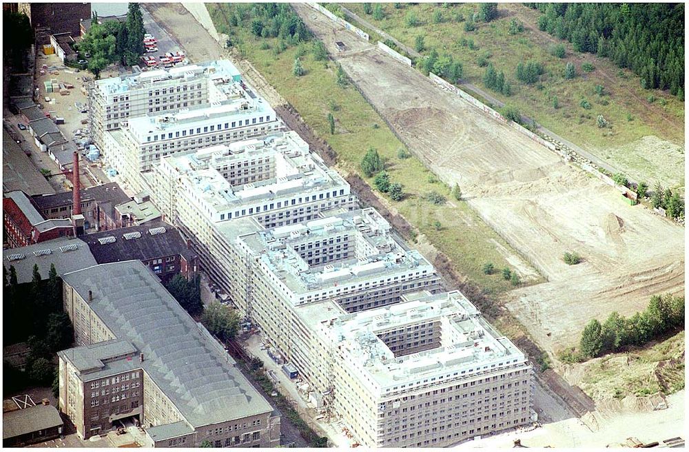 Berlin Mitte from the bird's eye view: Büro- und Geschäftshausneubau Stettiner Carree der ECE Projektmanagement und der WAYSS&FREYTAG AG auf dem Gelände des ehem. Grenzstreifens am Nordbahnhof in Berlin-Mitte / Wedding.