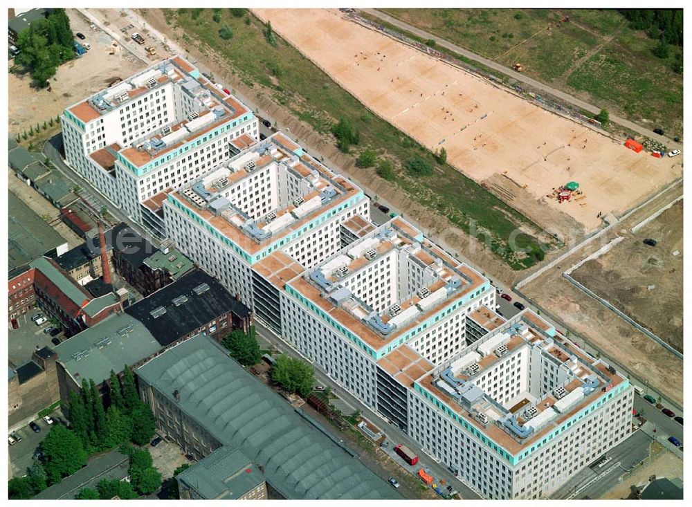 Aerial image Berlin - Büro- und Geschäftshausneubau Stettiner Carree der ECE Projektmanagement und der WAYSS&FREYTAG AG auf dem Gelände des ehem. Grenzstreifens am Nordbahnhof in Berlin-Mitte / Wedding.