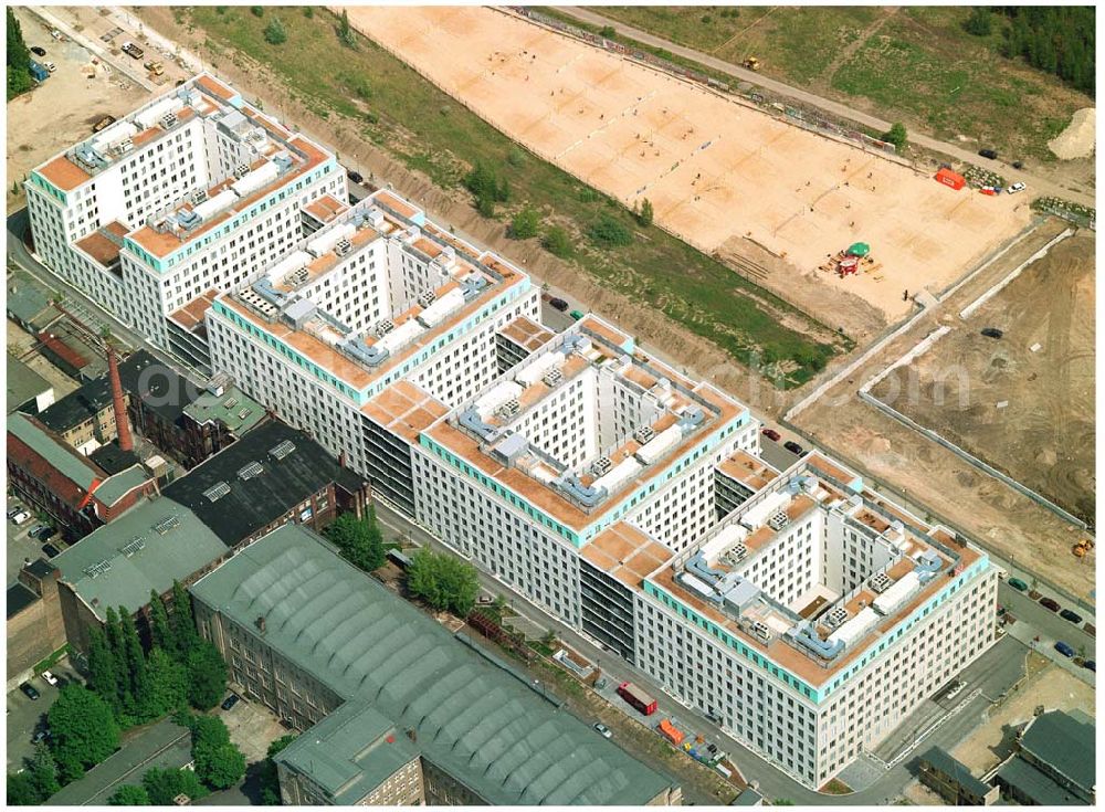 Aerial photograph Berlin - Büro- und Geschäftshausneubau Stettiner Carree der ECE Projektmanagement und der WAYSS&FREYTAG AG auf dem Gelände des ehem. Grenzstreifens am Nordbahnhof in Berlin-Mitte / Wedding.