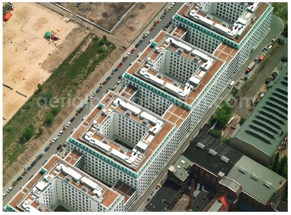 Aerial image Berlin - Büro- und Geschäftshausneubau Stettiner Carree der ECE Projektmanagement und der WAYSS&FREYTAG AG auf dem Gelände des ehem. Grenzstreifens am Nordbahnhof in Berlin-Mitte / Wedding.