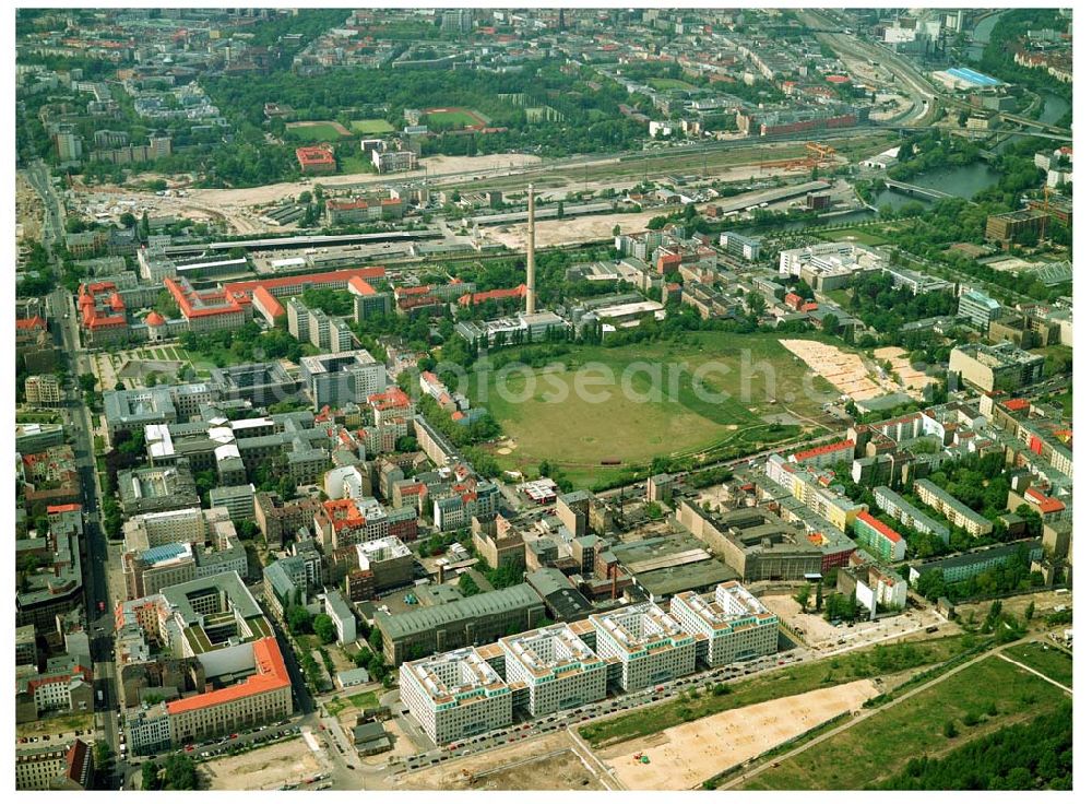 Aerial image Berlin - Büro- und Geschäftshausneubau Stettiner Carree der ECE Projektmanagement und der WAYSS&FREYTAG AG auf dem Gelände des ehem. Grenzstreifens am Nordbahnhof in Berlin-Mitte / Wedding.