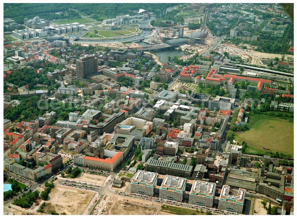 Aerial photograph Berlin - Büro- und Geschäftshausneubau Stettiner Carree der ECE Projektmanagement und der WAYSS&FREYTAG AG auf dem Gelände des ehem. Grenzstreifens am Nordbahnhof in Berlin-Mitte / Wedding.