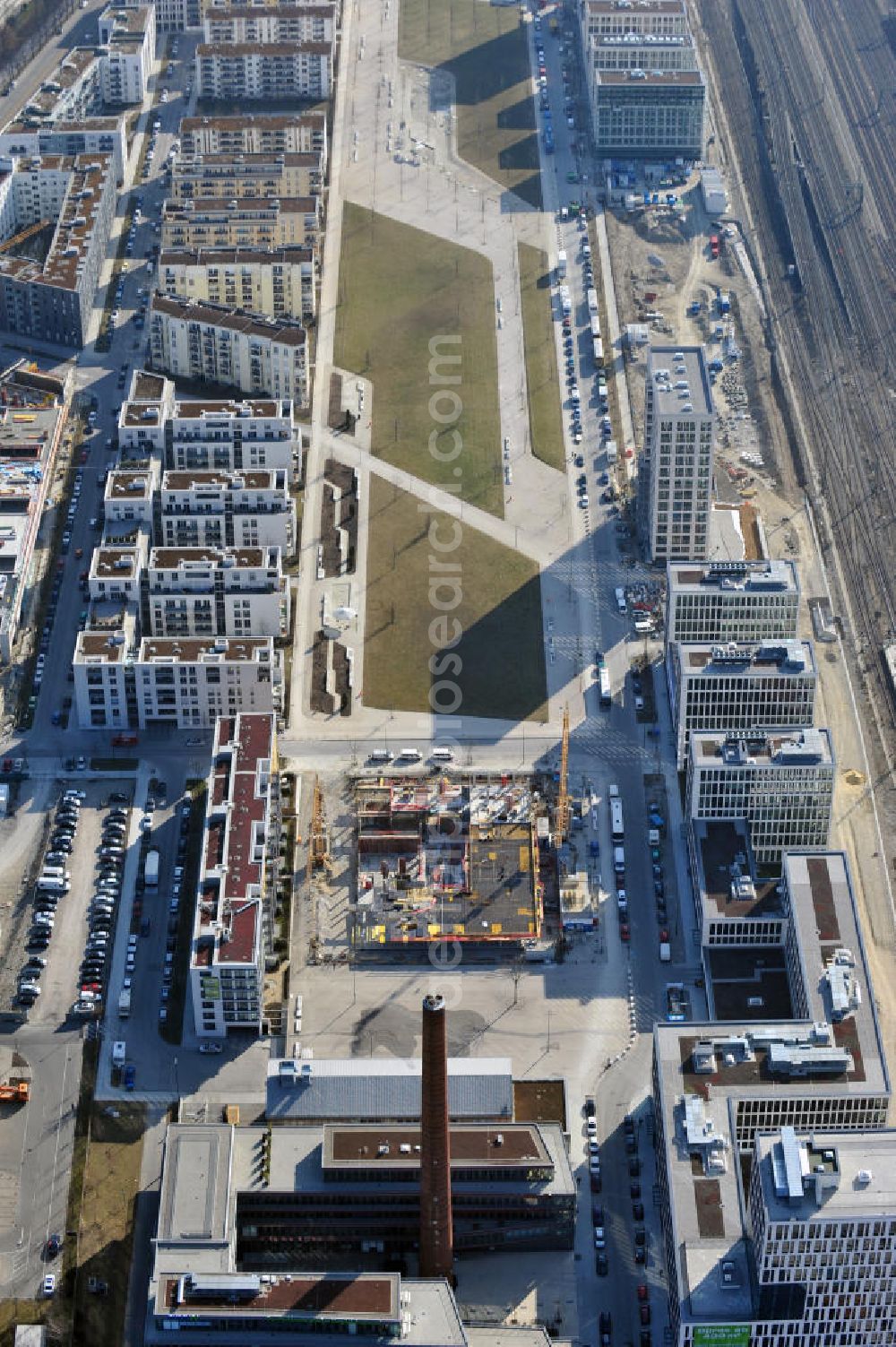 München from the bird's eye view: Office and retail building new buildings on the site of the former freight depot today Arnulfpark in Munich