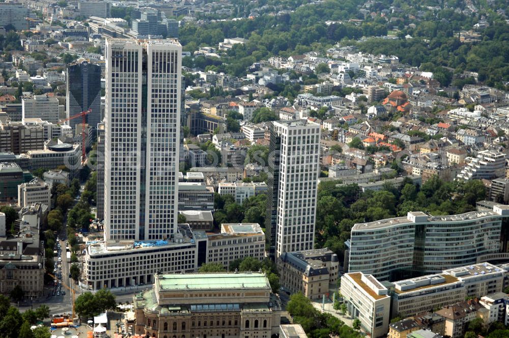 Frankfurt from above - Blick auf die 42 Geschosse des neu erbauten Hochauskomplex OpernTurm, der der Alten Oper und dem Bürohochhaus Frankfurter Welle zugewandt ist. Kontakt: Prof. Christoph Mäckler Architekten, Friedrich-Ebert-Anlage 2-14, 60325 Frankfurt am Main, Tel. +49 (0)69 285707, Fax +49 (0)69 296289, E-Mail: chm@chm.de; Tishman Speyer, Projektleitung, Dr. Markus Weidenmann, MesseTurm, Friedrich-Ebert-Anlage 49, 60308 Frankfurt, Tel. +49(0)69 97541 208, Fax +49(0)69 97541 299, E-Mail: mwiedenm@tishmanspeyer.de