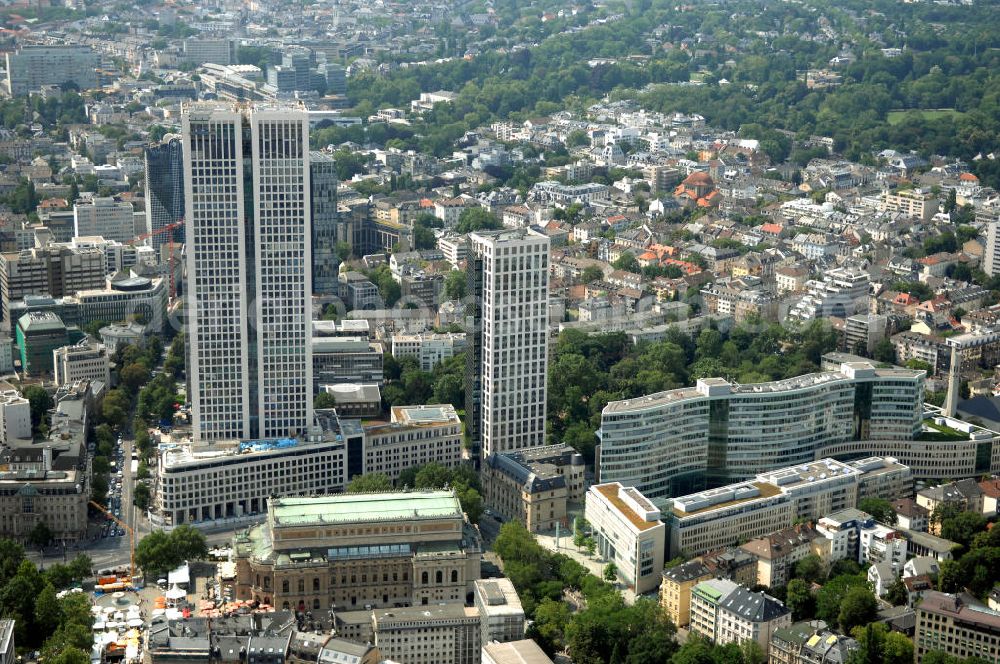 Frankfurt from the bird's eye view: Blick auf die 42 Geschosse des neu erbauten Hochauskomplex OpernTurm, der der Alten Oper und dem Bürohochhaus Frankfurter Welle zugewandt ist. Kontakt: Prof. Christoph Mäckler Architekten, Friedrich-Ebert-Anlage 2-14, 60325 Frankfurt am Main, Tel. +49 (0)69 285707, Fax +49 (0)69 296289, E-Mail: chm@chm.de; Tishman Speyer, Projektleitung, Dr. Markus Weidenmann, MesseTurm, Friedrich-Ebert-Anlage 49, 60308 Frankfurt, Tel. +49(0)69 97541 208, Fax +49(0)69 97541 299, E-Mail: mwiedenm@tishmanspeyer.de