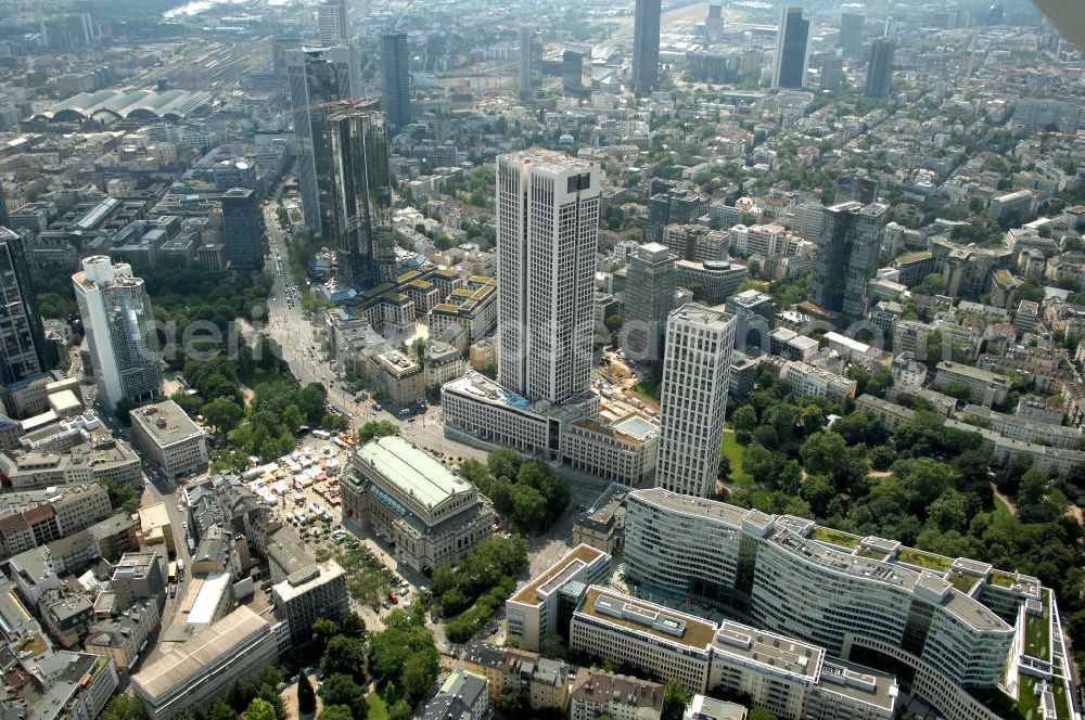 Frankfurt from the bird's eye view: Blick auf die 42 Geschosse des neu erbauten Hochauskomplex OpernTurm, der der Alten Oper und dem Bürohochhaus Frankfurter Welle zugewandt ist. Kontakt: Prof. Christoph Mäckler Architekten, Friedrich-Ebert-Anlage 2-14, 60325 Frankfurt am Main, Tel. +49 (0)69 285707, Fax +49 (0)69 296289, E-Mail: chm@chm.de; Tishman Speyer, Projektleitung, Dr. Markus Weidenmann, MesseTurm, Friedrich-Ebert-Anlage 49, 60308 Frankfurt, Tel. +49(0)69 97541 208, Fax +49(0)69 97541 299, E-Mail: mwiedenm@tishmanspeyer.de