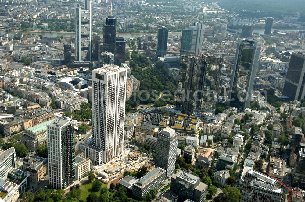 Frankfurt from above - Blick auf die 42 Geschosse des neu erbauten Hochauskomplex OpernTurm, der der Alten Oper und dem Bürohochhaus Frankfurter Welle zugewandt ist. Kontakt: Prof. Christoph Mäckler Architekten, Friedrich-Ebert-Anlage 2-14, 60325 Frankfurt am Main, Tel. +49 (0)69 285707, Fax +49 (0)69 296289, E-Mail: chm@chm.de; Tishman Speyer, Projektleitung, Dr. Markus Weidenmann, MesseTurm, Friedrich-Ebert-Anlage 49, 60308 Frankfurt, Tel. +49(0)69 97541 208, Fax +49(0)69 97541 299, E-Mail: mwiedenm@tishmanspeyer.de