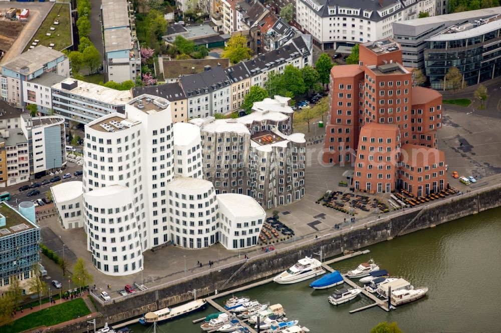 Düsseldorf from the bird's eye view: View of the Office builings Gehry Bauten in the Medienhafen Duesseldorf in the state North Rhine-Westphalia