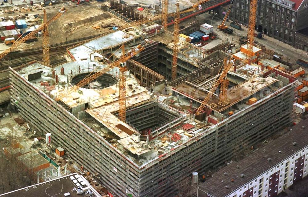 Aerial photograph Berlin - 26.03.95 Büro-und Geschäftsneubau am Ostbahnhof in Berlin-Friedrichshain