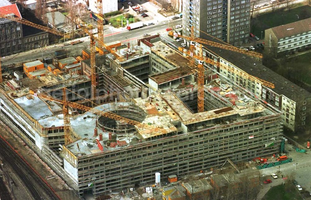 Berlin from above - 26.03.95 Büro-und Geschäftsneubau am Ostbahnhof in Berlin-Friedrichshain