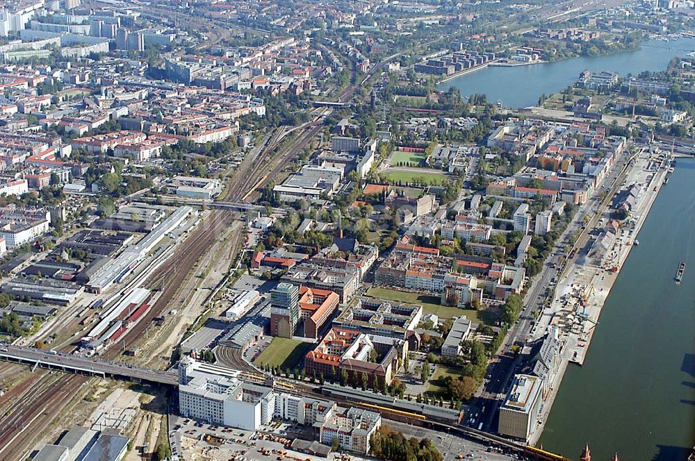 Aerial image Berlin / Friedrichshain. - Büro- und Geschäftszentrum der Oberbaumcity der HVB-Projekt, neben dem U-Bahnhof Warschauer Straße, in der Nähe der Oberbaumbrücke über die Spree, in Berlin-Friedrichshain