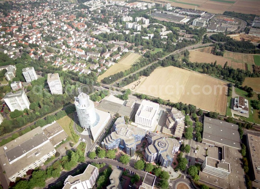 Aerial image Frankfurt am Main - Büro- und Gewerbegebiet an der Frankfurter Straße 77 in Frankfurt Eschborn an der S-Bahn.