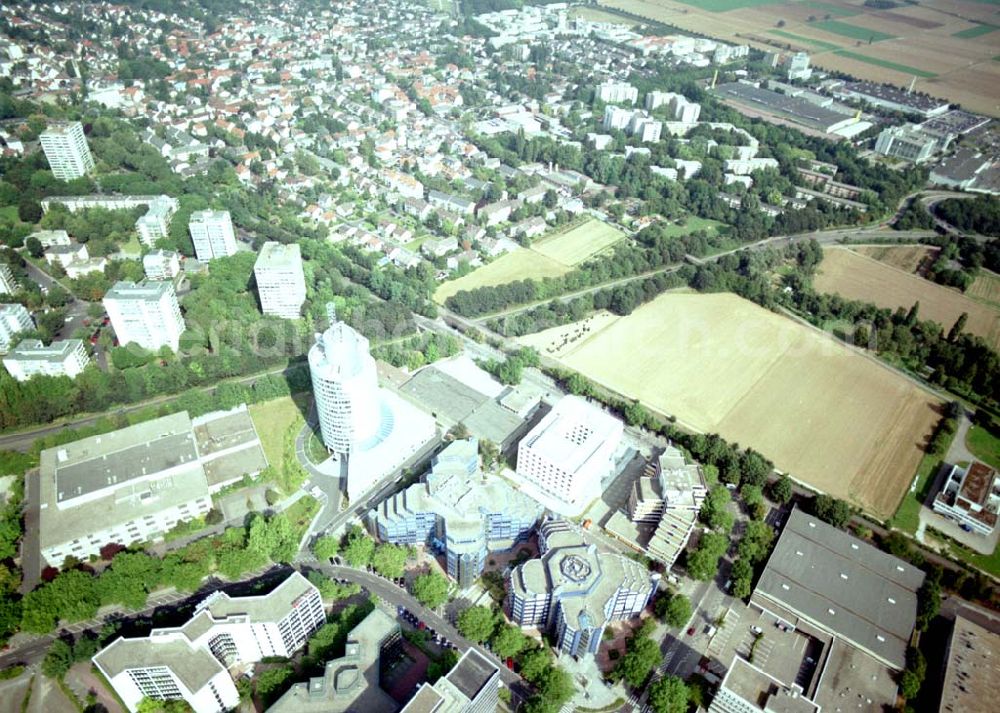 Aerial photograph Frankfurt am Main - Büro- und Gewerbegebiet an der Frankfurter Straße 77 in Frankfurt Eschborn an der S-Bahn.