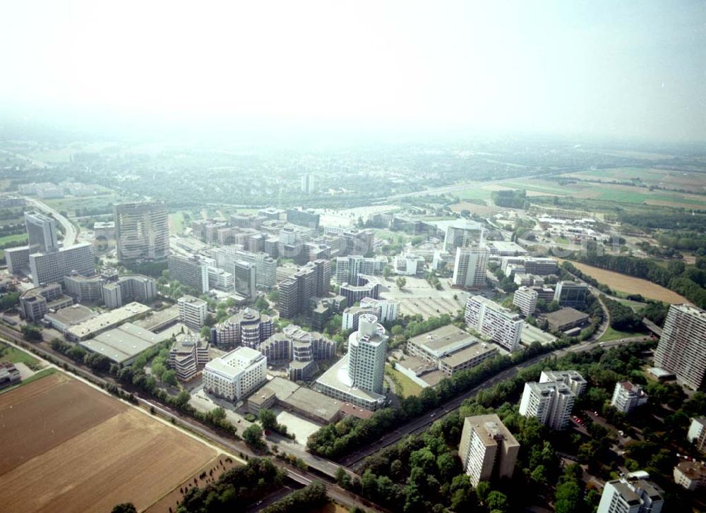 Aerial photograph Frankfurt am Main - Büro- und Gewerbegebiet an der Frankfurter Straße 77 in Frankfurt Eschborn an der S-Bahn.