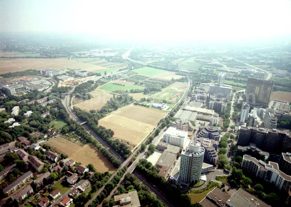 Frankfurt am Main from above - Büro- und Gewerbegebiet an der Frankfurter Straße 77 in Frankfurt Eschborn an der S-Bahn.