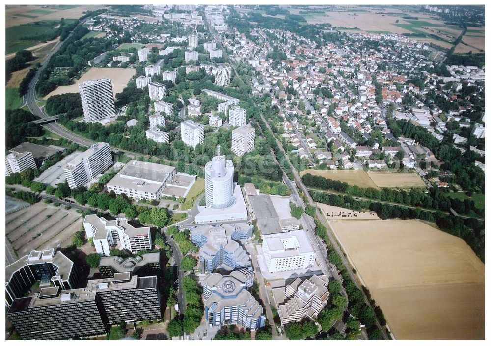 Frankfurt am Main from the bird's eye view: Büro- und Gewerbegebiet an der Frankfurter Straße 77 in Frankfurt Eschborn an der S-Bahn.