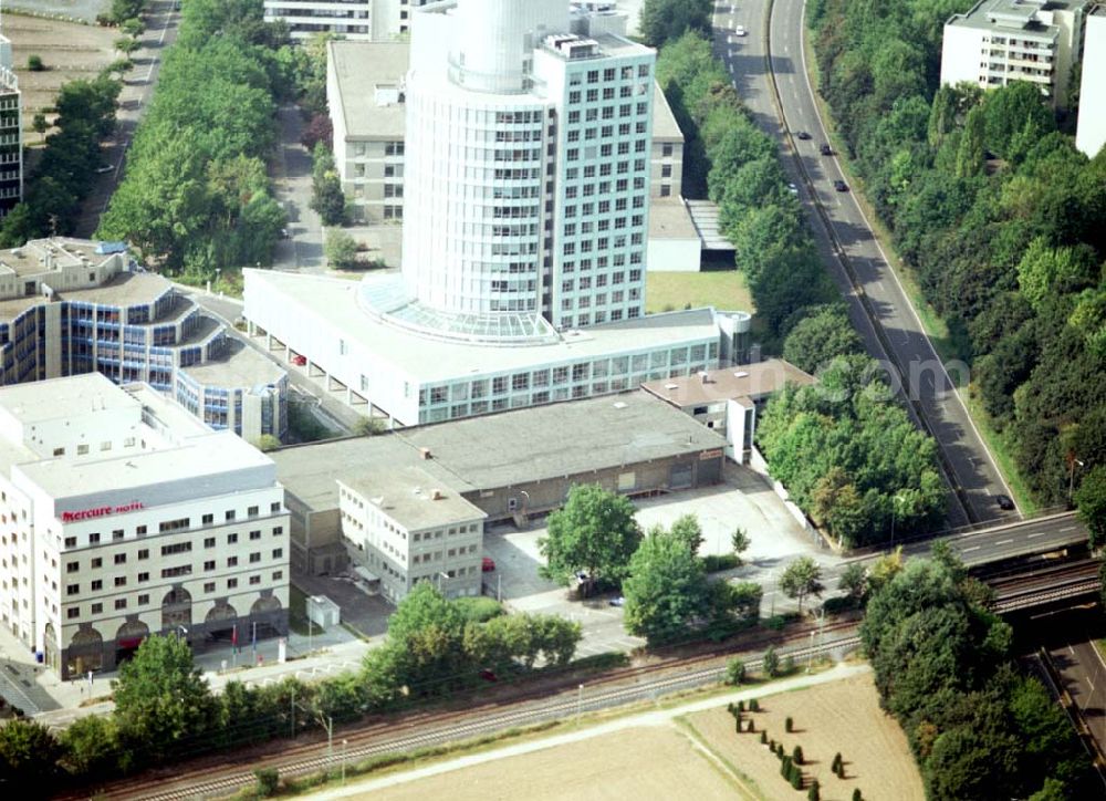 Aerial image Frankfurt am Main - Büro- und Gewerbegebiet an der Frankfurter Straße 77 in Frankfurt Eschborn an der S-Bahn.