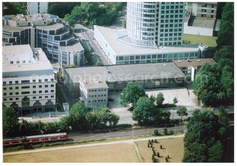 Aerial image Frankfurt am Main - Büro- und Gewerbegebiet an der Frankfurter Straße 77 in Frankfurt Eschborn an der S-Bahn.