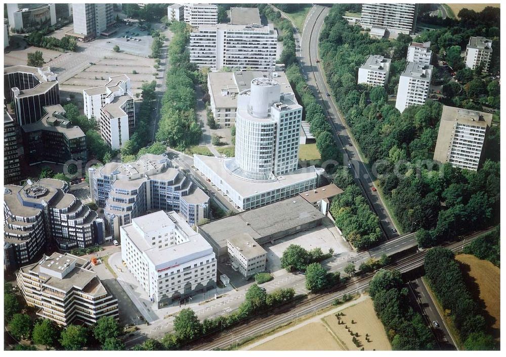 Aerial photograph Frankfurt am Main - Büro- und Gewerbegebiet an der Frankfurter Straße 77 in Frankfurt Eschborn an der S-Bahn.