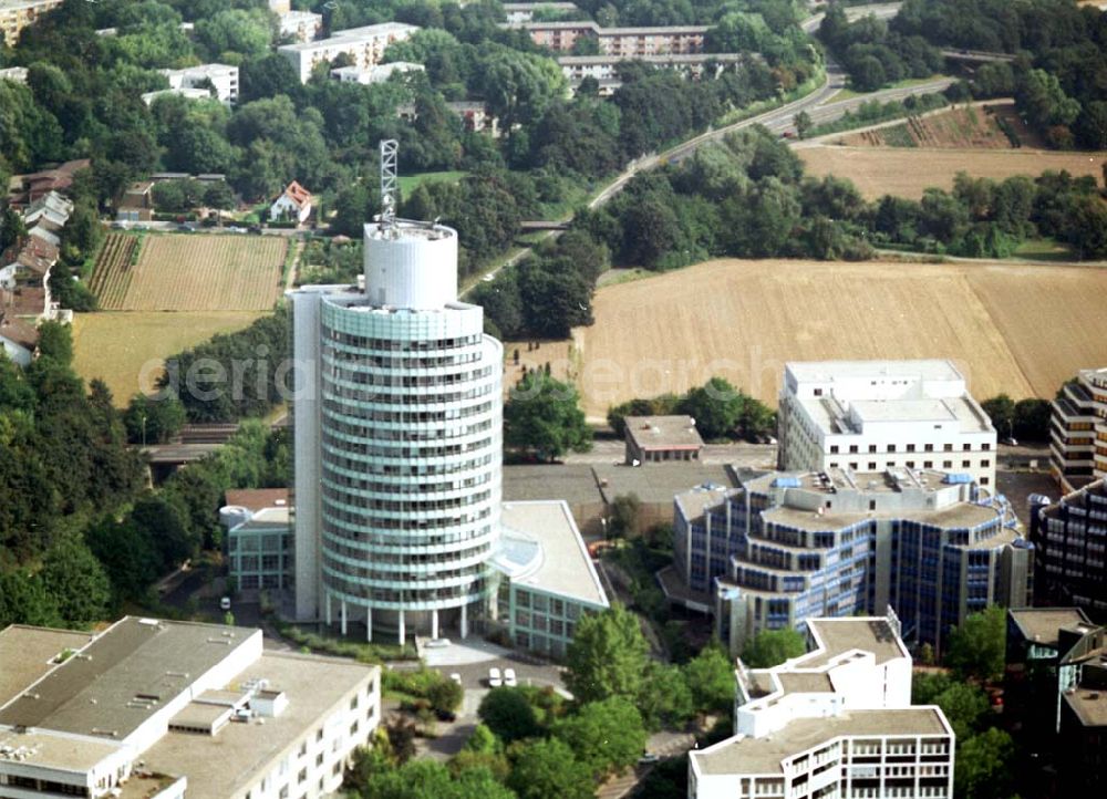 Aerial photograph Frankfurt am Main - Büro- und Gewerbegebiet an der Frankfurter Straße 77 in Frankfurt Eschborn an der S-Bahn.