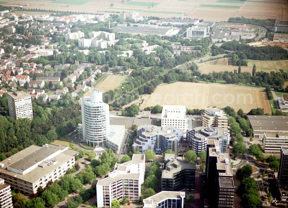 Frankfurt am Main from the bird's eye view: Büro- und Gewerbegebiet an der Frankfurter Straße 77 in Frankfurt Eschborn an der S-Bahn.