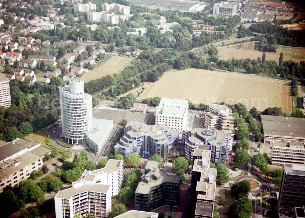 Aerial image Frankfurt am Main - Büro- und Gewerbegebiet an der Frankfurter Straße 77 in Frankfurt Eschborn an der S-Bahn.