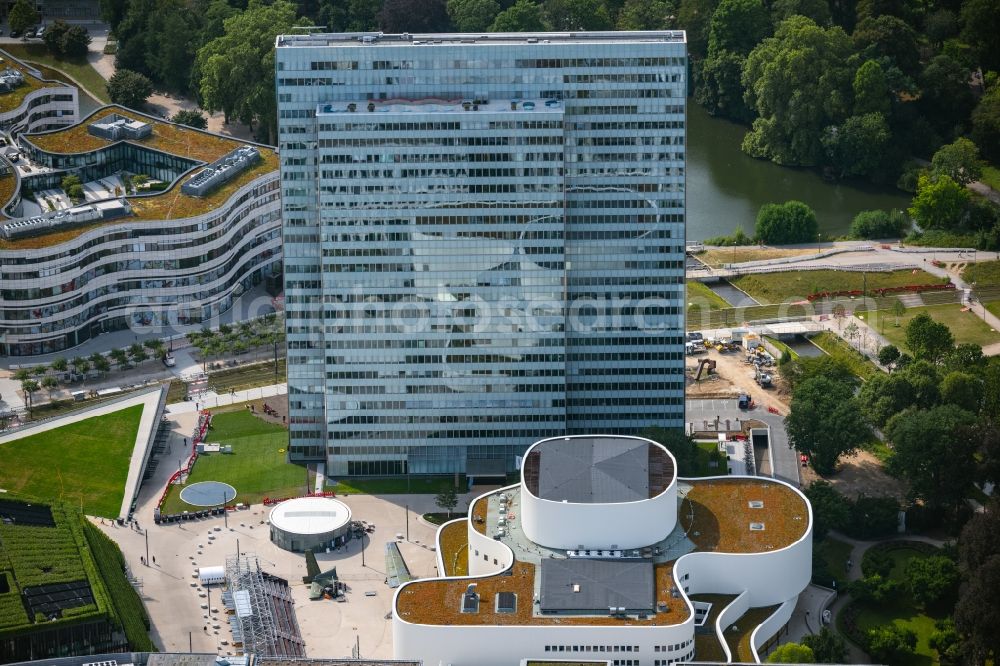 Düsseldorf from above - Office and corporate management high-rise building Dreischeibenhaus in the district Stadtmitte in Duesseldorf at Ruhrgebiet in the state North Rhine-Westphalia, Germany