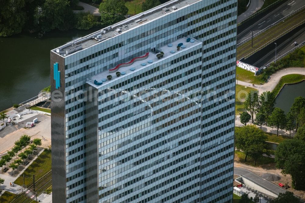 Aerial photograph Düsseldorf - Office and corporate management high-rise building Dreischeibenhaus in the district Stadtmitte in Duesseldorf at Ruhrgebiet in the state North Rhine-Westphalia, Germany