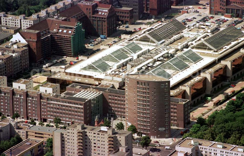 Aerial image Berlin - Wedding - Büro- und Industriekomplex in der Brunnenstraße in Berlin-Wedding.