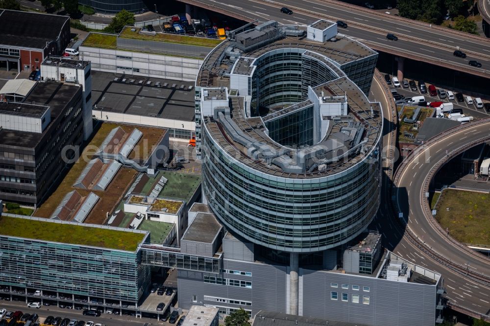 Aerial photograph Stuttgart - office and corporate management high-rise building of Daimler Van Technology Center (VTC) on Merceofstrasse in the district Benzviertel in Stuttgart in the state Baden-Wurttemberg, Germany