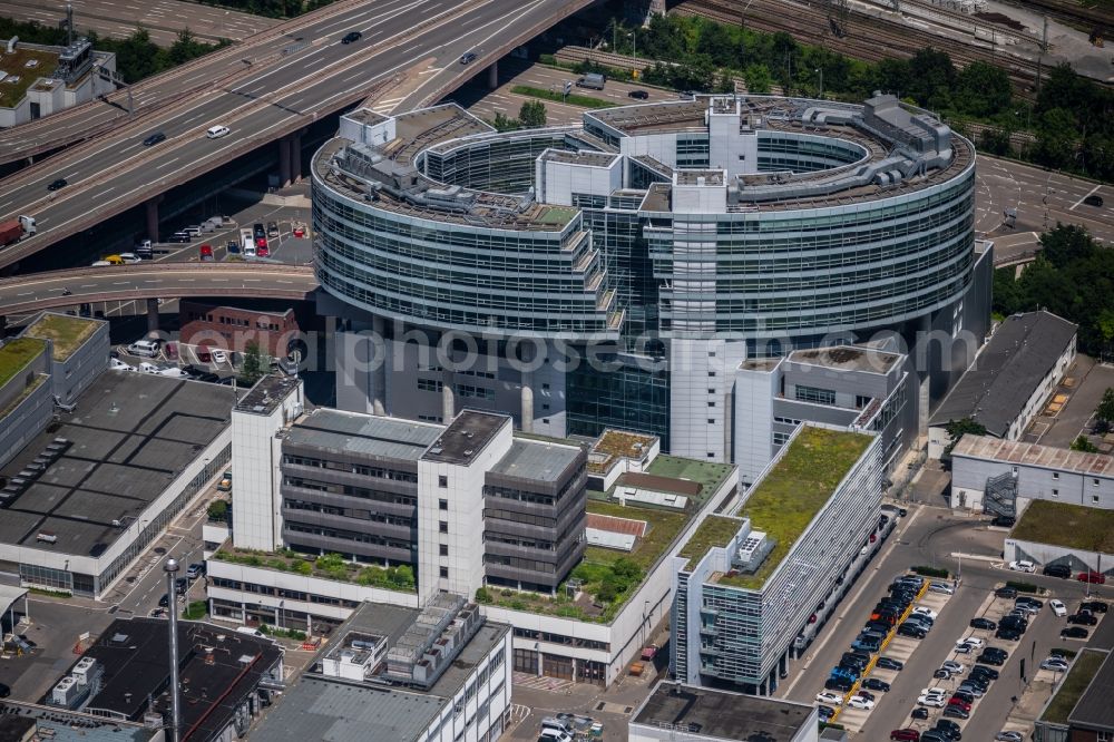 Aerial photograph Stuttgart - office and corporate management high-rise building of Daimler Van Technology Center (VTC) on Merceofstrasse in the district Benzviertel in Stuttgart in the state Baden-Wurttemberg, Germany