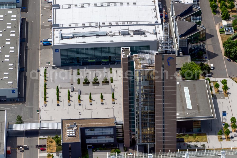 Aerial photograph Hannover - Office and corporate management high-rise building Deutsche Messe AG - Buerohaus 1 on street Nordallee in the district Mittelfeld in Hannover in the state Lower Saxony, Germany