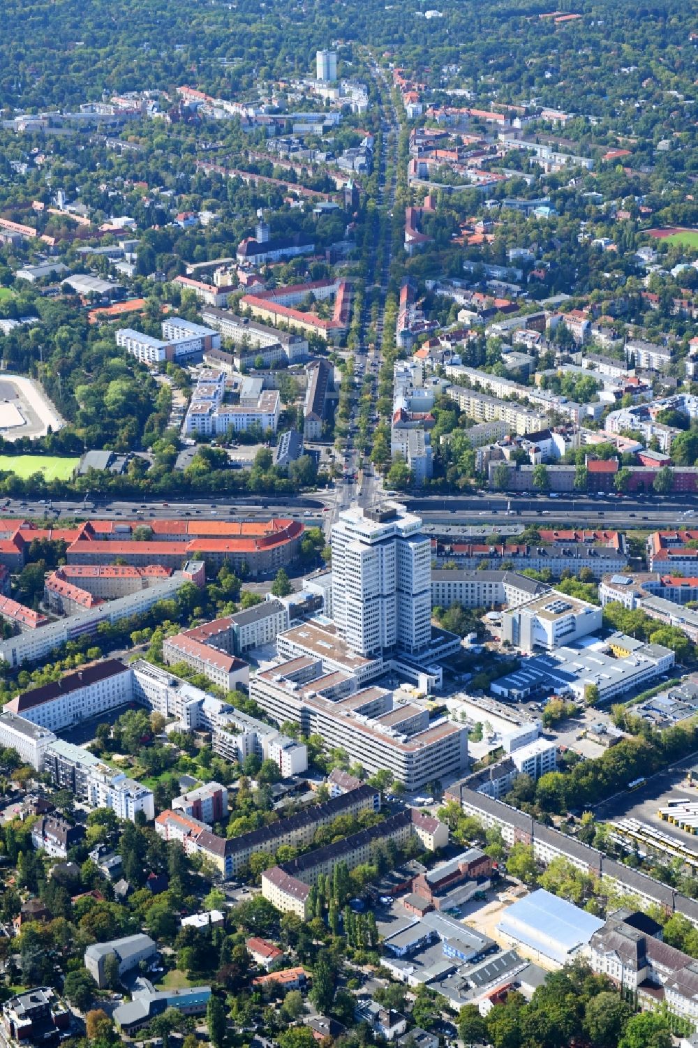 Aerial image Berlin - Office and corporate management high-rise building Deutsche Rentenversicherung Bund DRV in the district Charlottenburg in Berlin, Germany