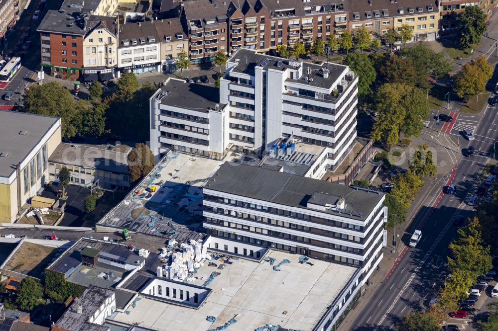 Aerial photograph Mönchengladbach - Office and corporate administration high-rise building at Berliner Platz in Moenchengladbach in the state of North Rhine-Westphalia, Germany