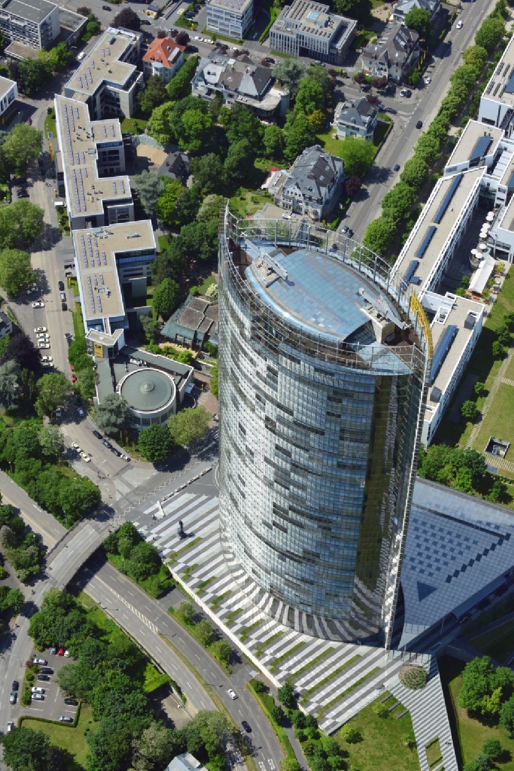 Bonn from the bird's eye view: Office and corporate management high-rise building Post Tower on Charles-de-Gaulle-Strasse in the district Gronau in Bonn in the state North Rhine-Westphalia, Germany