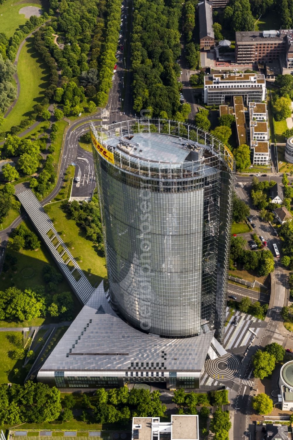 Aerial photograph Bonn - Office and corporate management high-rise building Post Tower on Charles-de-Gaulle-Strasse in the district Gronau in Bonn in the state North Rhine-Westphalia, Germany