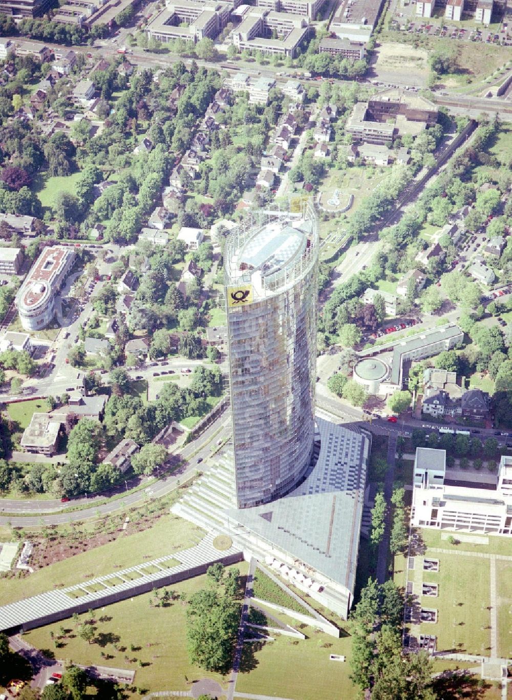 Aerial photograph Bonn - Office and corporate management high-rise building Post Tower on Charles-de-Gaulle-Strasse in the district Gronau in Bonn in the state North Rhine-Westphalia, Germany