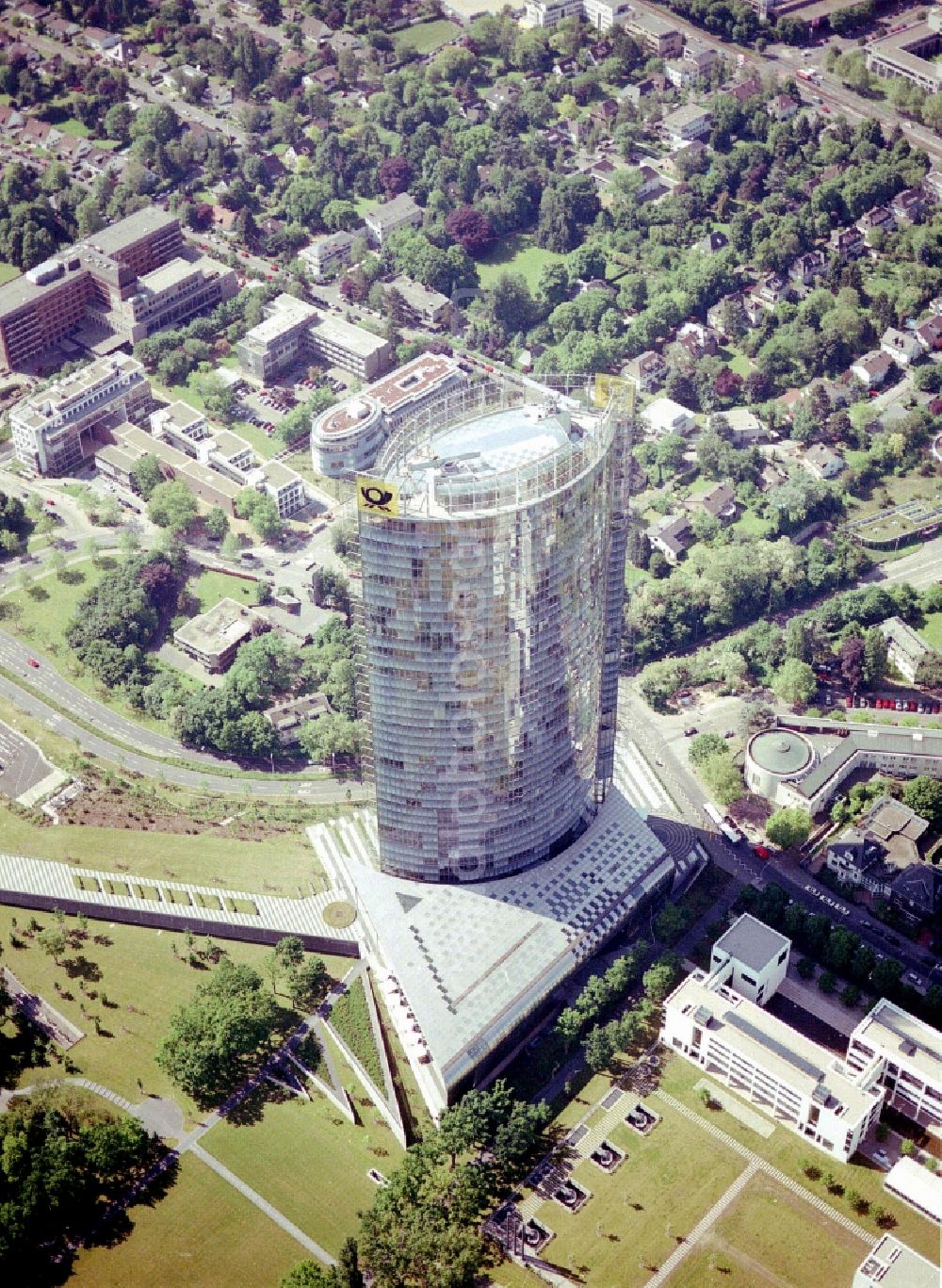 Bonn from the bird's eye view: Office and corporate management high-rise building Post Tower on Charles-de-Gaulle-Strasse in the district Gronau in Bonn in the state North Rhine-Westphalia, Germany